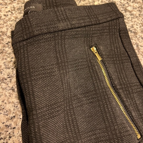 Ann Taylor size 8 plaid ankle cut stretch material with gold zippers - Picture 1 of 4